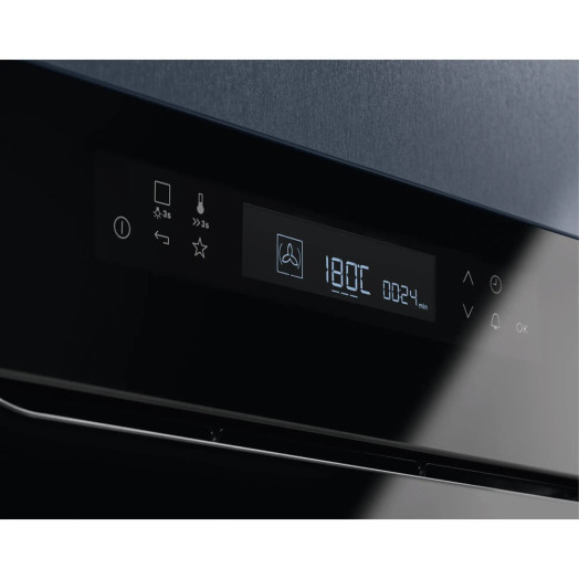 Електрична парова духовка Electrolux 800 SteamBoost EOB7S31Z Термоконвекційний термозонд чорний