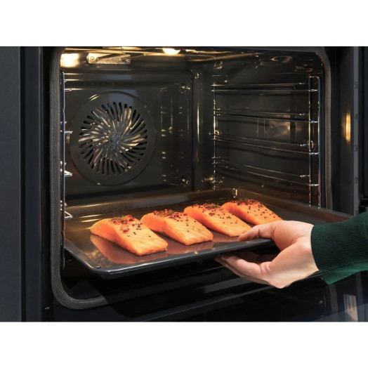 Електрична пароварка Electrolux 800 SteamBoost EOB7S31V Конвекційний термозонд білий