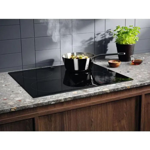 Індукційна плита Electrolux Slim-fit CIR60430 59см