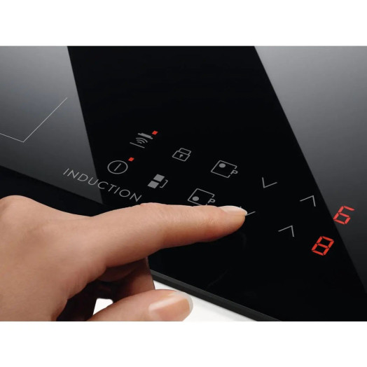 Індукційна плита Electrolux Slim-fit LIR60430 59см