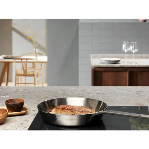 Індукційна варильна поверхня Electrolux EIS6648 59см