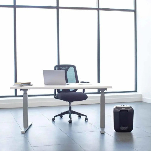 Чорний подрібнювач Fellowes LX45