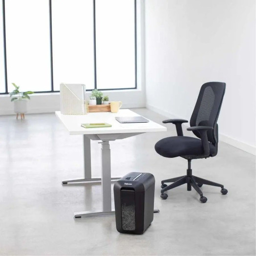 Чорний подрібнювач Fellowes LX65