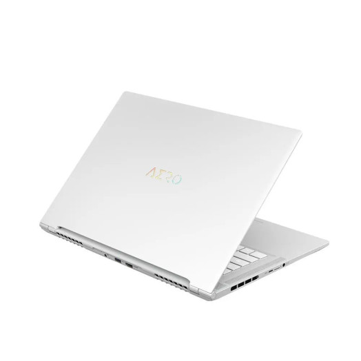 Ігровий ноутбук Gigabyte AERO 16 OLED 2023 BSF-H3EE954SH 16" i7-13620H 16 ГБ RAM 1 ТБ SSD RTX4070 DLSS3 Win11 Silver