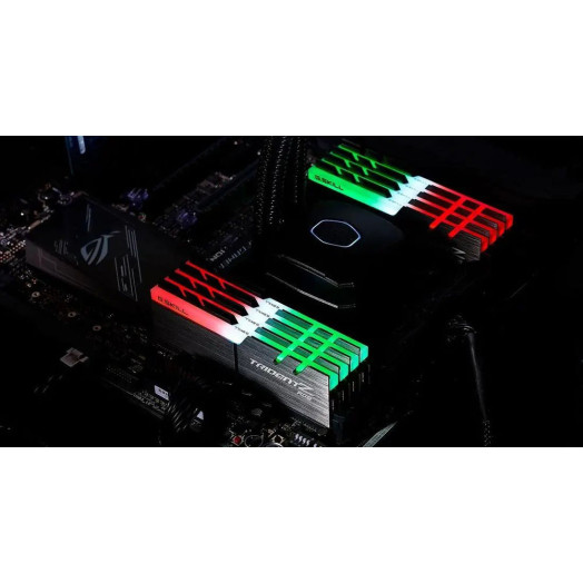 Оперативна пам'ять G.Skill Trident Z RGB DDR4 64GB (8 x 8GB) 4000 CL18 Black